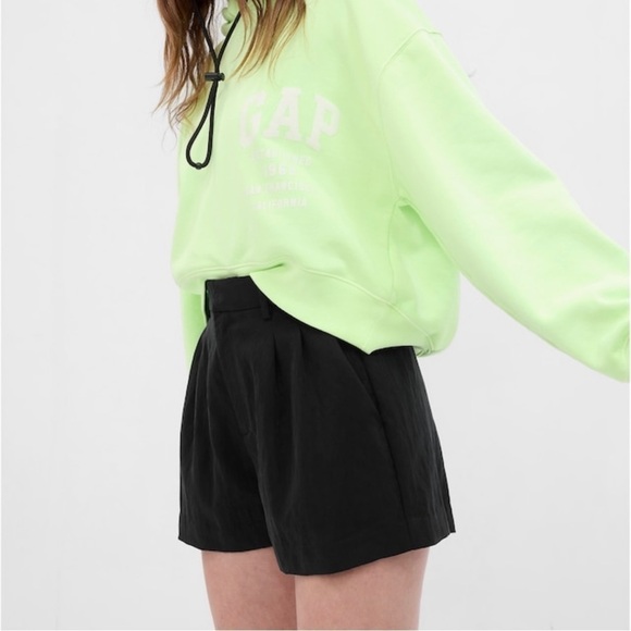 NWT! GAP Black Linen Pleated Shorts - Size 12🩵 - Picture 1 of 5